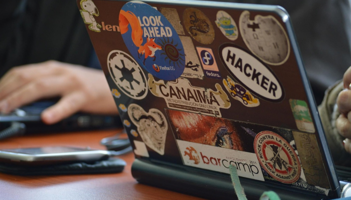 万能开挂辅助“喜扣跑胡子辅助器”开挂(透视)辅助教程